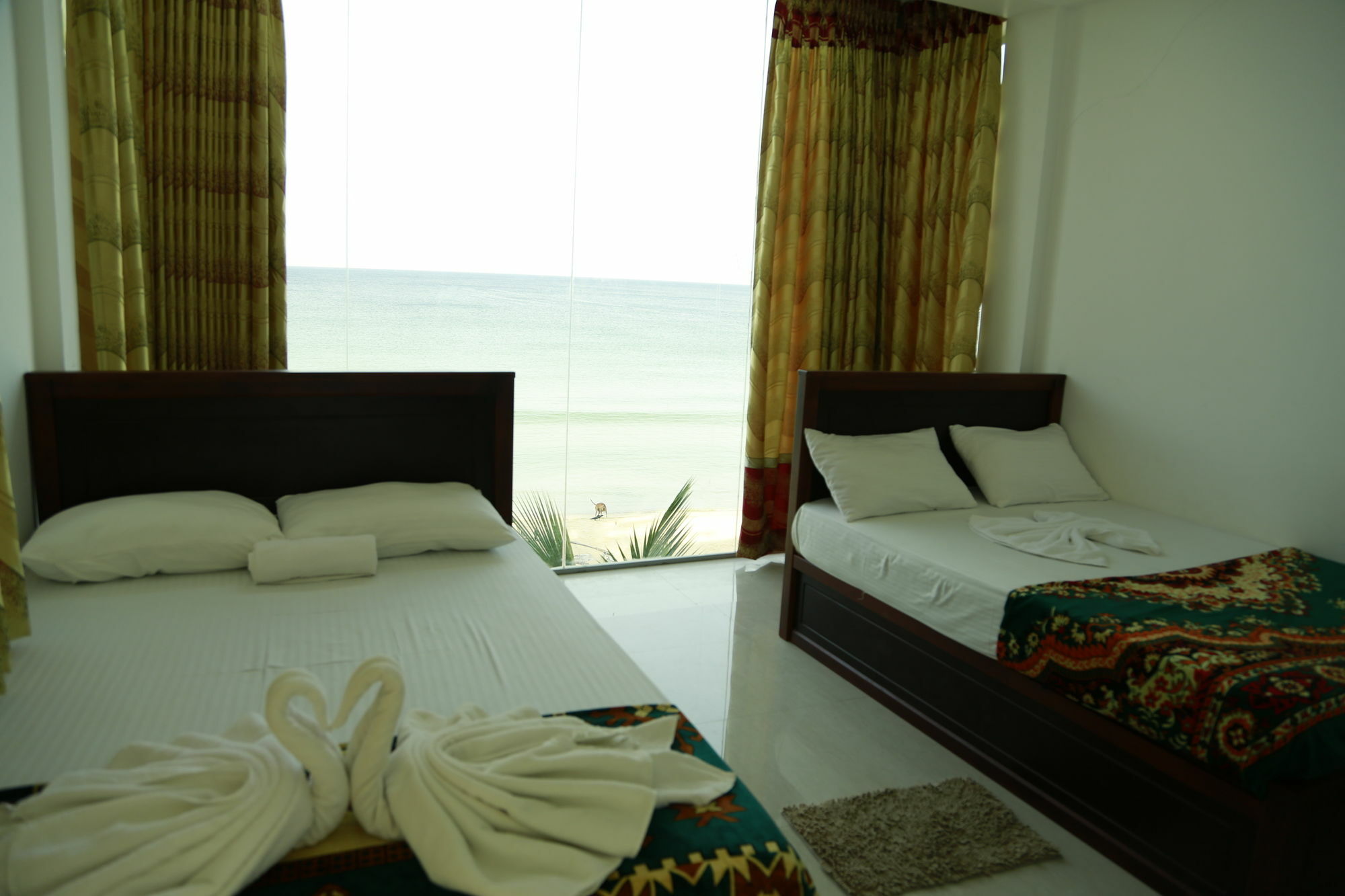 Blue Ocean Hotel Trincomalee Buitenkant foto